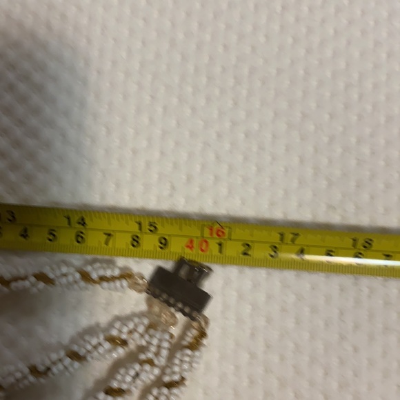 New Cream coloured layered costume jewelry - Picture 6 of 6